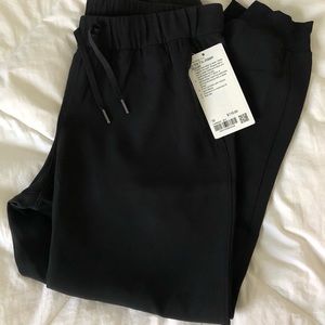 On the fly Lululemon Jogger size 10